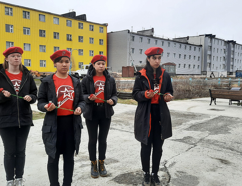 В СЕРДЦАХ. НАВЕКИ