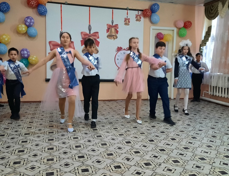 Последний звонок в начальной школе