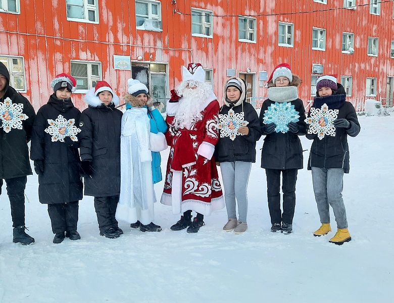 ДЕД МОРОЗ ШАГАЕТ ПО ПЛАНЕТЕ