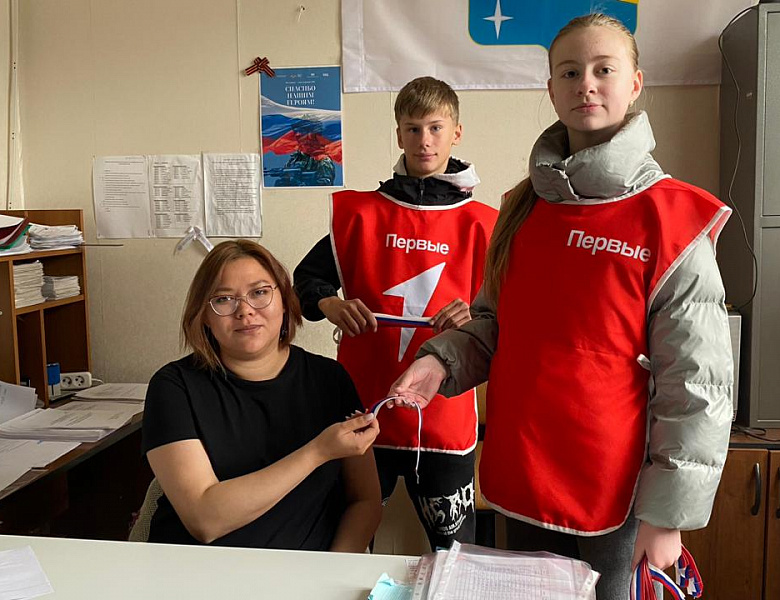 «Белый, синий, красный цвет – символ славы и побед!»