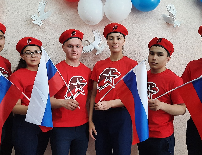 Поздравление с 1Мая от выпускников школы